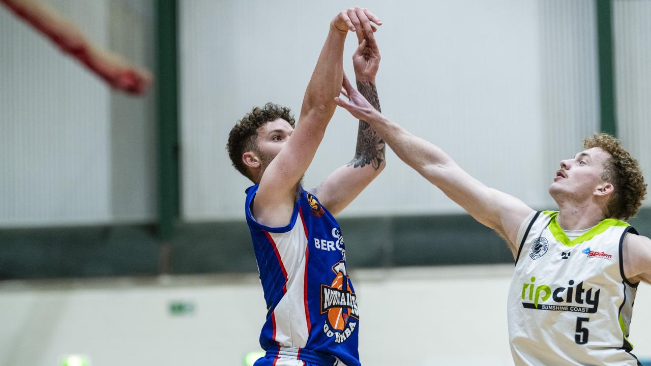 Samuel Wall (left) of Toowoomba Mountaineers shoots over Cooper Sparksman of Rip City in the Queensland State League Division 1 men’s semi-final. Both players will line up for the Mountaineers this season.