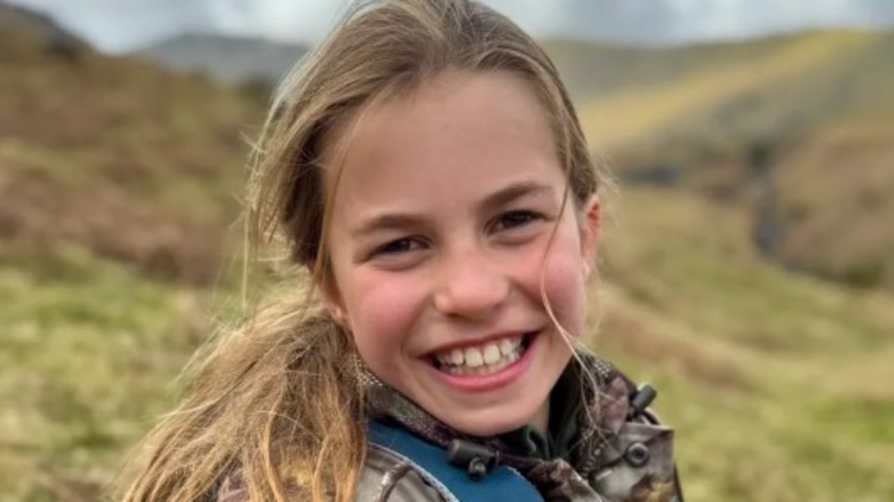 Sweet Kate detail in new Charlotte pic