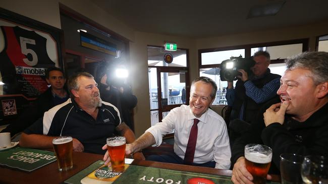 Former Labor leader Bill Shorten has a beer with Beaconsfield Mine disaster survivors Todd Russell (LHS) and Brant Webb at the Beauty Point Waterfront Hotel.