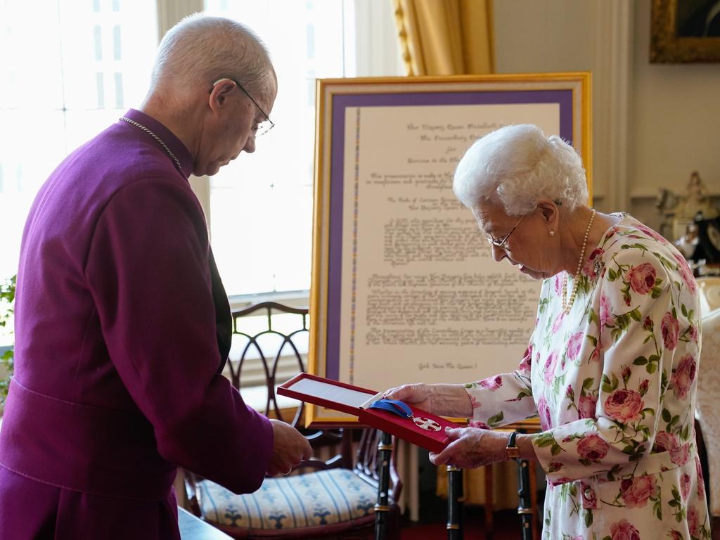 Archbishop Welby presents the Queen a special 'Canterbury Cross'. Picture: Getty Images