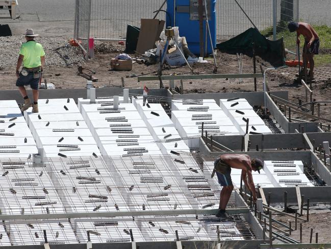 GENERIC BUILDING SHOTS. labourer, builder, building, site, Eagle Farm, real estate, housing, construction. Photo: Jodie Richter