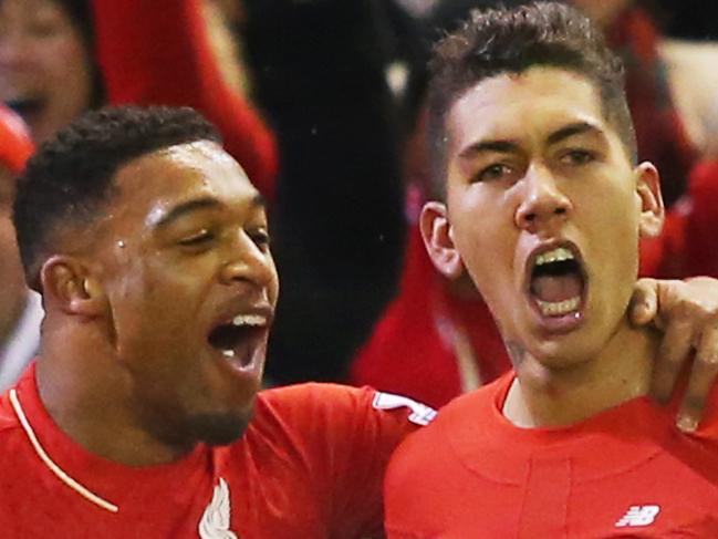 LIVERPOOL, ENGLAND - JANUARY 13: Roberto Firmino (R) of Liverpool celebrates scoring his team's first goal with his team mate Jordon Ibe (L) during the Barclays Premier League match between Liverpool and Arsenal at Anfield on January 13, 2016 in Liverpool, England. (Photo by Alex Livesey/Getty Images)