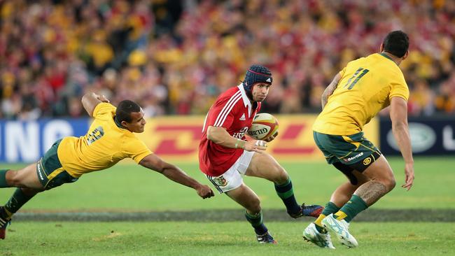 Leigh Halfpenny returns at fullback for Wales to face the Wallabies in Cardiff.