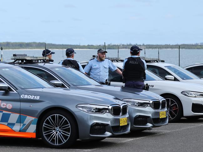 WEEKEND TELEGRAPHS. CHECK WITH JEFF DARMANIN BEFORE USE. Police stand at a distance to pro-palestinian protestors at Ramsgate Beach car park, where a convoy of Palestine supporters gathered after driving from Lidcombe in protest of the war in Gaza. Friday 23/12/2023. Picture by Max Mason-Hubers