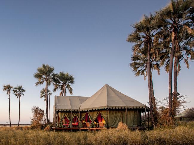 Travel & Luxury December Issue 2022. Jack’s Camp, Botswana. Living Canvas. , WORDS BY Kendall Hill. PR images supplied. The mess tent where guests sit at a 26-seat dining table amid a riot of objets.