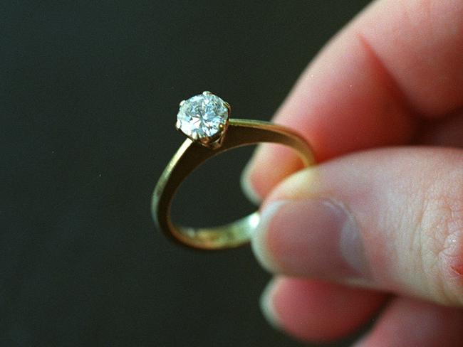 Diamond ring - jewellery - for auction./Diamonds/Jewellery