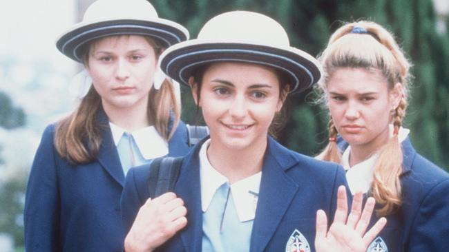 Pia Miranda (centre) in 2000 film Looking For Alibrandi.