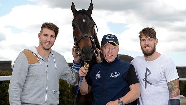 AFL stars Dale Thomas and Dane Swan meet trainer Mick Price and Samaready. Photo: Jake Nowakowski