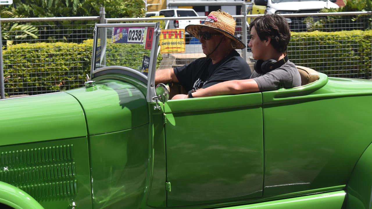 Rockynats 04 street parade draws huge crowd to Rockhampton CBD ...