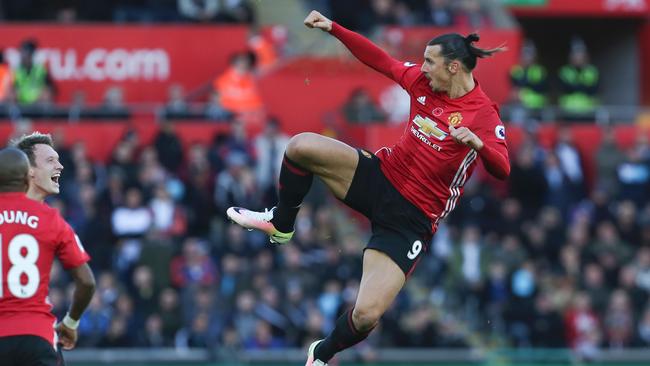 Manchester United's Swedish striker Zlatan Ibrahimovic (R).