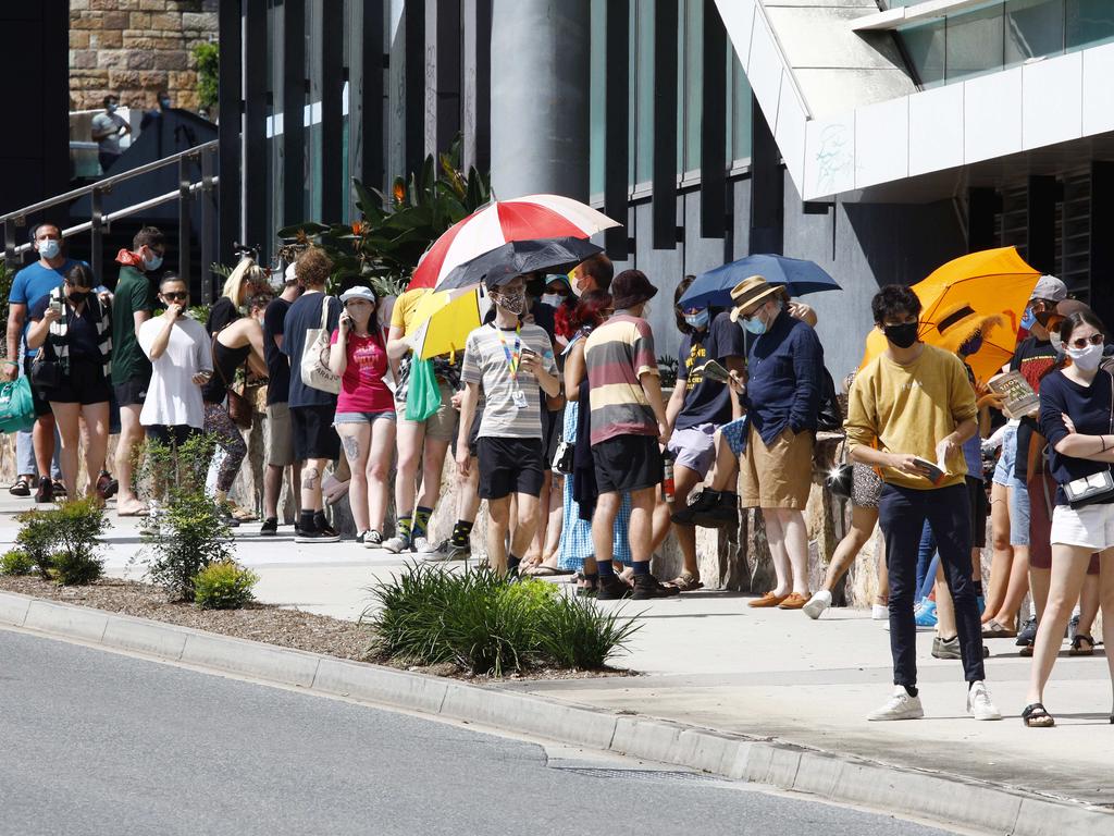 BRISBANE, AUSTRALIA - NewsWire Photos JANUARY 3, 2022: People line up for Covid testing at the Royal WomenÃs Hospital in Brisbane. Picture: NCA NewsWire/Tertius Pickard