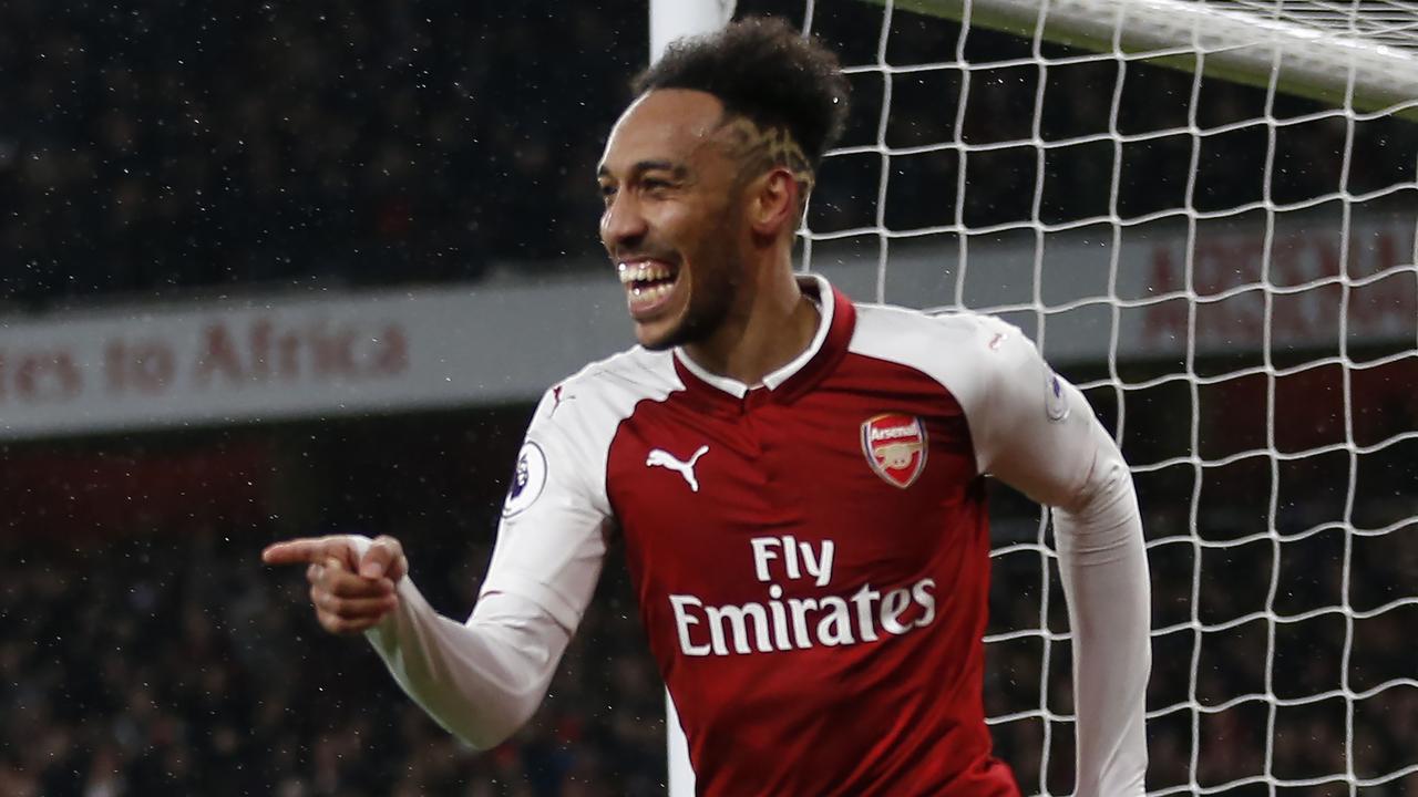 Pierre-Emerick Aubameyang celebrates. / AFP PHOTO / IKIMAGES / Ian KINGTON