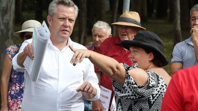 Local resident Tamsin Jackson debates with Cr Cameron Caldwell during a meeting on the street. Picture: Glenn Hampson.