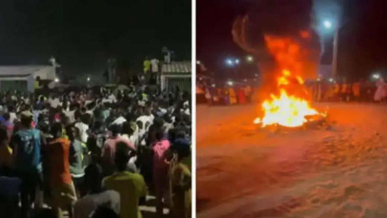 A crowd gathered as the body of a man was set on fire in Senegal. Picture: @Aktualite_fr