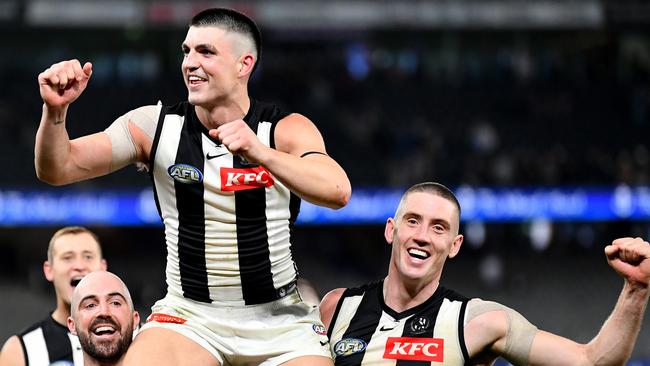 MELBOURNE, AUSTRALIA – JUNE 16: Brayden Maynard of the Magpies is chaired off the ground following the round 14 AFL match between North Melbourne Kangaroos and Collingwood Magpies at Marvel Stadium, on June 16, 2024, in Melbourne, Australia. (Photo by Josh Chadwick/AFL Photos/Getty Images)