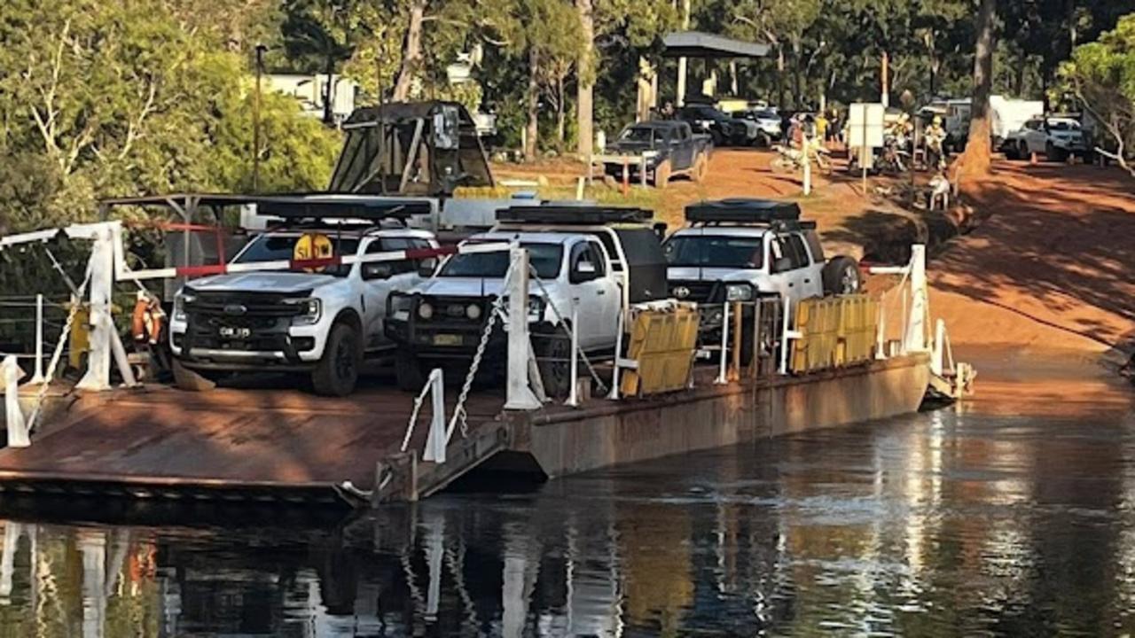 Repeated mechanical failure of ferry leaves cars stuck mid-river