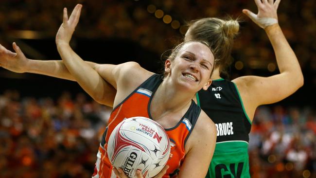 Jo Harten of the Giants (left) and Courtney Bruce of the Fever get tangled up on Saturday night. Picture: AAP