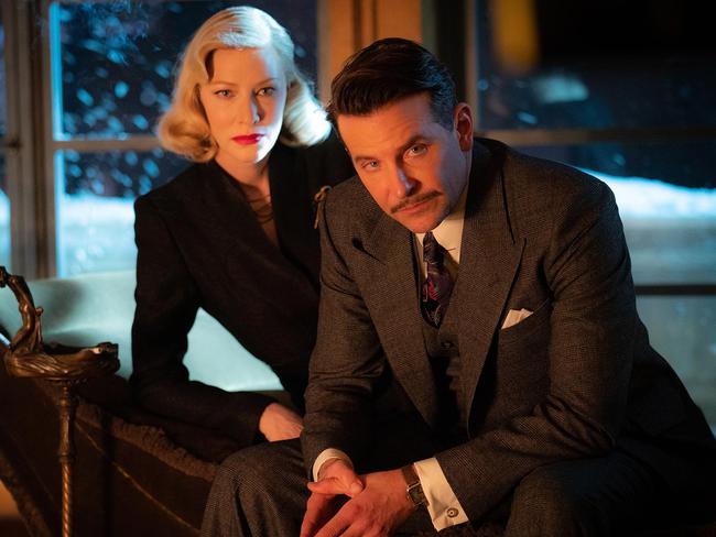 Cate Blanchett and Bradley Cooper in Nightmare Alley.