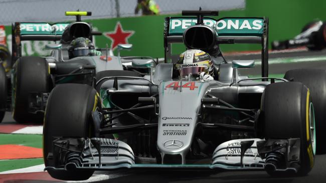 Lewis Hamilton wins the 2016 Mexican Grand Prix