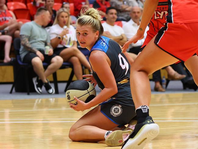 Shyla Heal looks for an opening during the clash with Perth. Picture: Getty Images