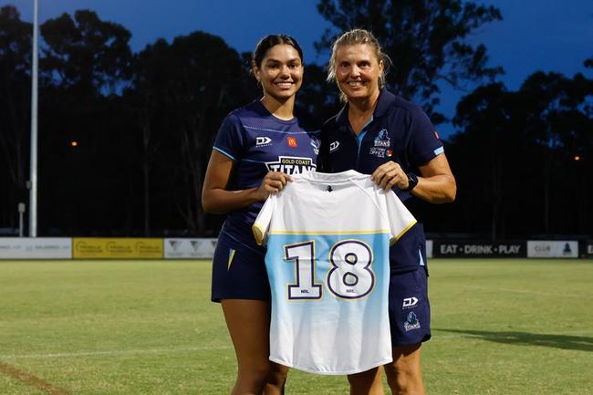 Shanarlii Peckham and Titans NRLW coach Karyn Murphy.