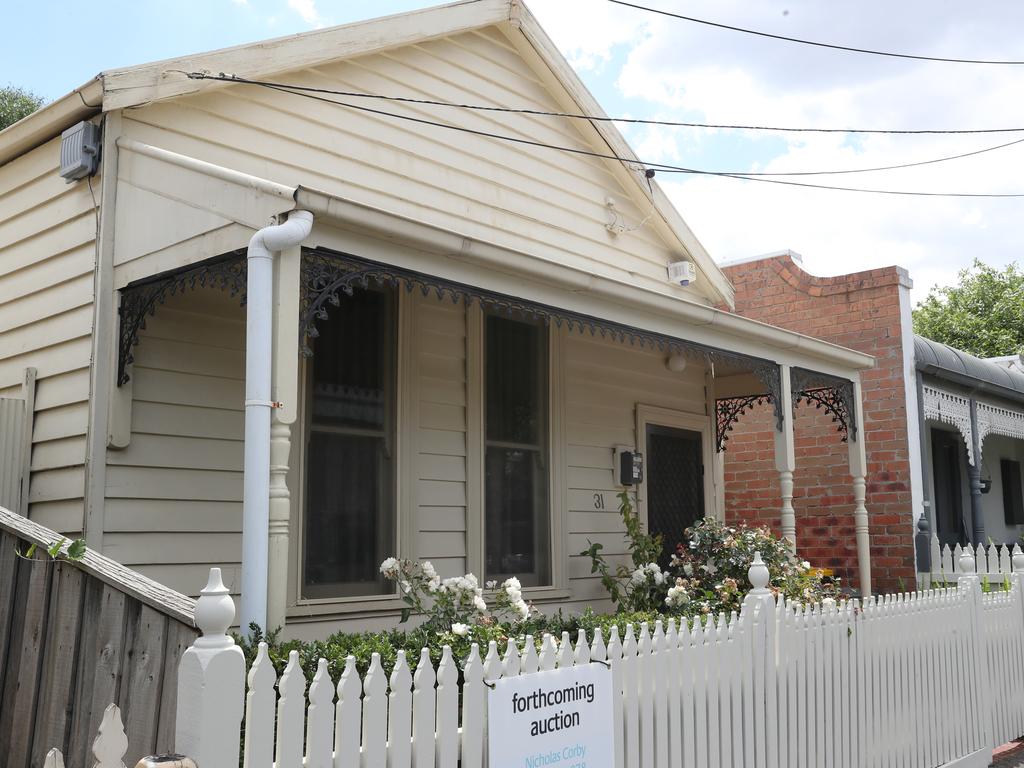 Melbourne house prices recorded the first decline since the June quarter of 2020. Picture: NCA NewsWire/David Crosling