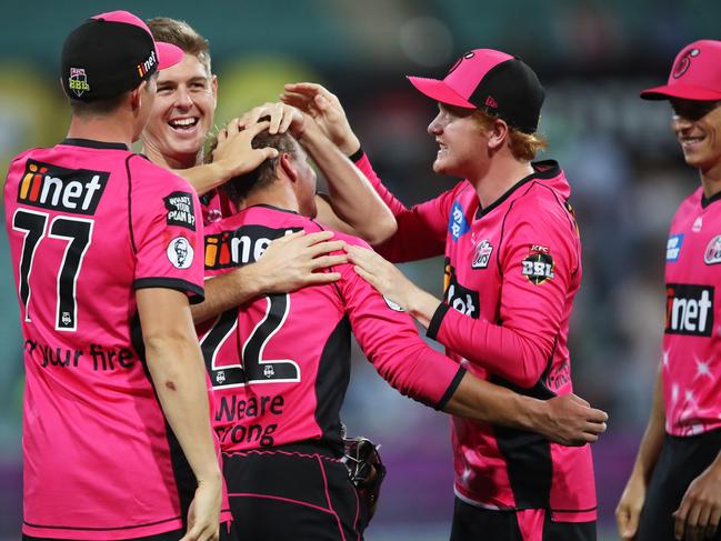 Sixers mob Josh Philippe on his match winning innings during BBL match between the Sydney Sixers and Hobart Hurricanes at the SCG. Picture. Phil Hillyard