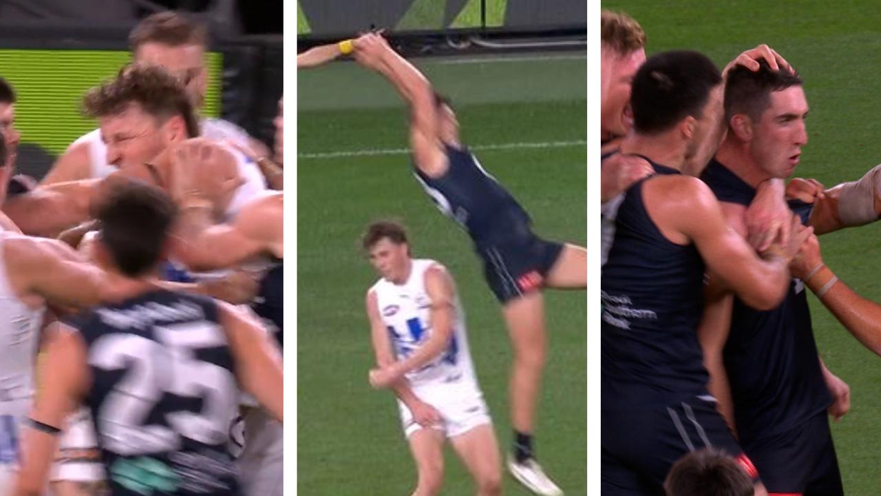 Carlton Blues vs North Melbourne Kangaroo walka bijatyka wideo, gol Jacoba Wetteringa, Nick Larkey rzut wolny w tunelu