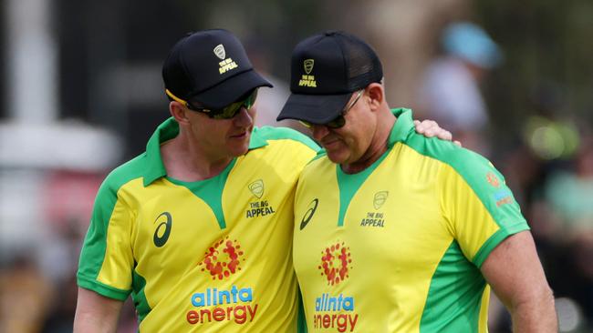 Brett Lee and Matthew Hayden at a Bushfire Cricket Bash.