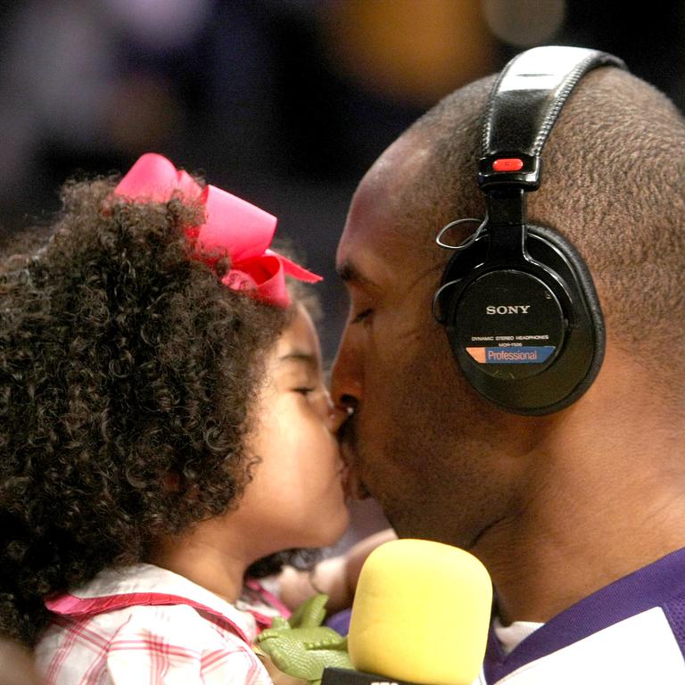 Kobe and Gianna during the 2009 season. (Photo by Stephen Dunn/Getty Images)