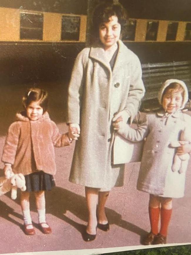 A young Sandy Verschoor (left) with her mother and sister.