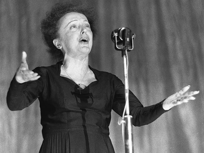 French singer Edith Piaf performing in Paris shortly after she recorded Non, je ne regrette rien.On 30 Dec 1960. 1960s