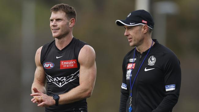 MELBOURNE, AUSTRALIA - SEPTEMBER 20: Taylor Adams of the Magpies (L) chats with Magpies head coach Craig McRae embrace during a Collingwood Magpies AFL training session at Olympic Park Oval on September 20, 2023 in Melbourne, Australia. (Photo by Daniel Pockett/Getty Images)