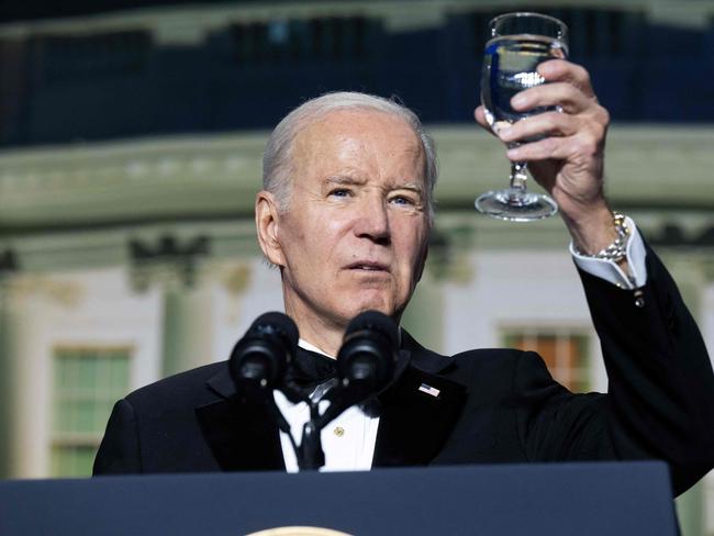 US President Joe Biden raises his glass as he speaks during the White House Correspondents' Association dinner at the Washington Hilton in Washington, DC, April 29, 2023. (Photo by SAUL LOEB / AFP)