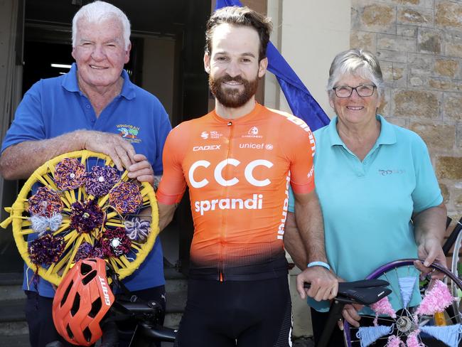 CYCLING - Team CCC meet locals in Woodside devastated by the Bushfires. Simon Geschke (Germany) talks to Barb and Bob Hahesy who lost property during the fires Picture SARAH REED