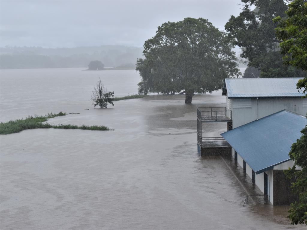 The Clarence River exceeded the 2.1m minor flood level at Grafton in the early afternoon on Wednesday, 16th December, 2020. Photo Bill North / The Daily Examiner