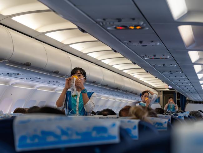 Airline rules on masks apply to everyone