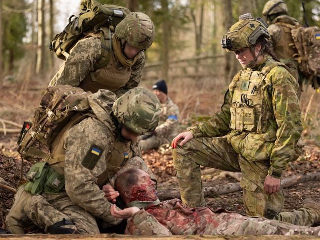 Ukrainian trainees receive valuable first-aid and casualty handling lessons from Australian Army medical personnel deployed on the first rotation of Operation Kudu in the United Kingdom.  Note: Simulated casualty *** Local Caption *** Australia continues to stand with the people of Ukraine, and is providing ongoing support in response to Russiaâs continuing violation of international law.  Having arrived the United Kingdom in January 2023, a contingent of up to 70 ADF personnel have joined partner nations in the UK-led and based training programme for Ukrainian recruits.
