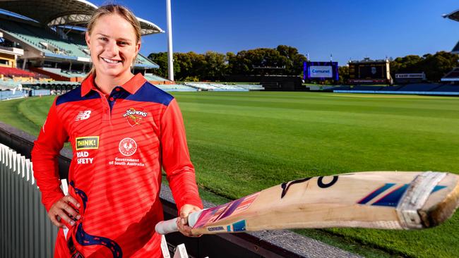 Emma De Broughe recently won the Betty Wilson Award for best young cricketer in Australia. Picture: Russell Millard Photography