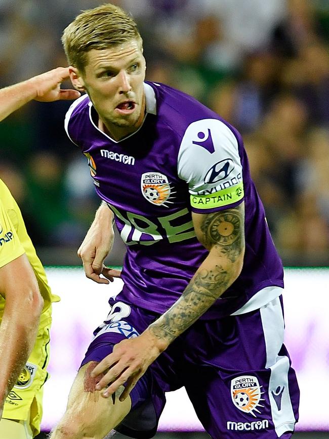 Andy Keogh in action for Perth Glory.