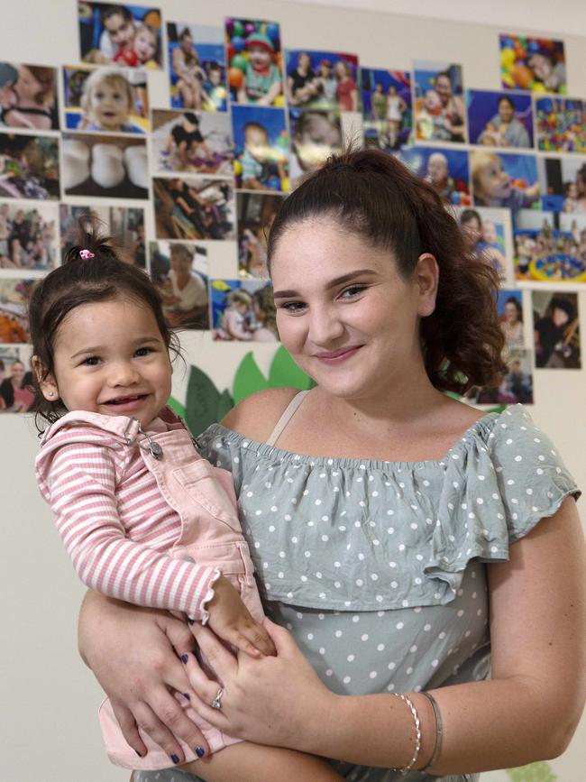 Peer support worker Molli Robinson and her daughter Armani Savea. (AAP/Image Sarah Marshall)