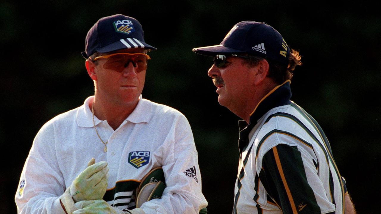 Rod Marsh chats to fellow keeping great Ian Healy.