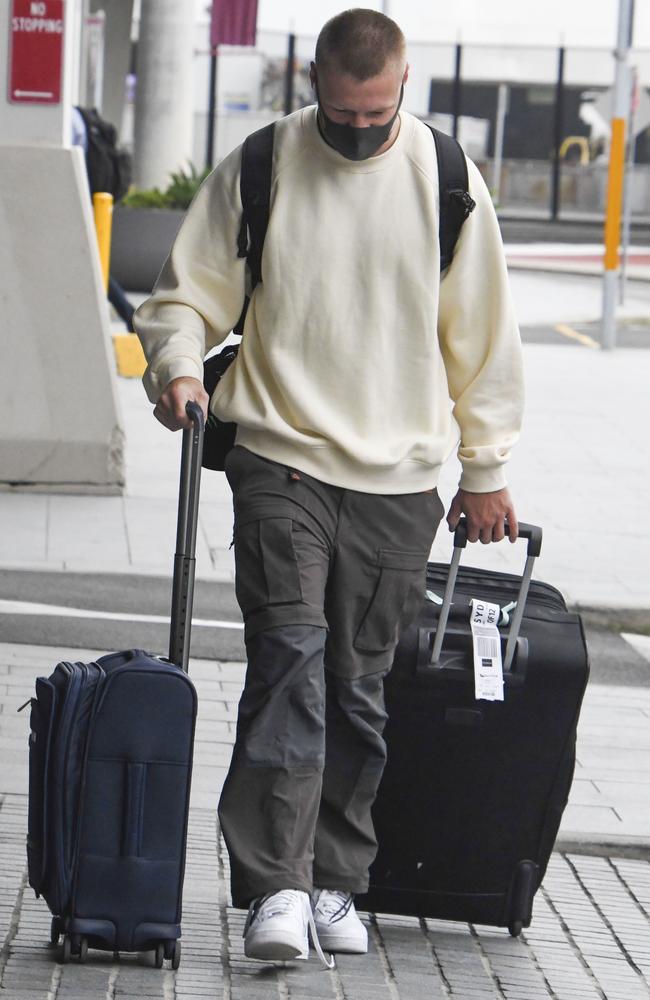 Jordan de Goey arrives back in Australia, landing in Sydney from LA.