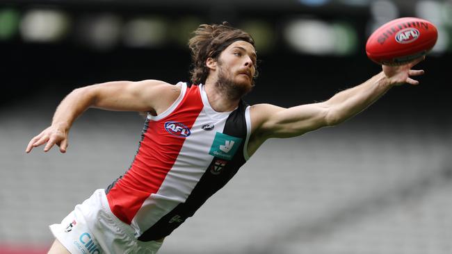 Dylan Roberton dives for the footy. Picture: Michael Klein