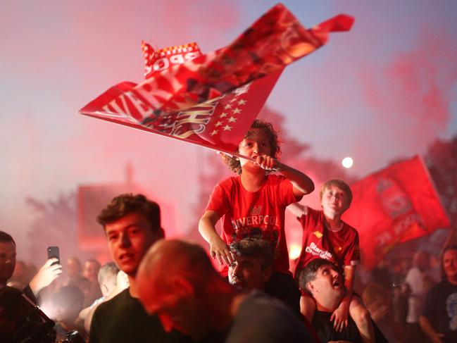 LIVERPOOL, ENGLAND - JUNE 25:  Liverpool fans celebrate as their team clinch the Premier League title on June 25, 2020 in Liverpool, England. Liverpool are crowned Premier League champions as nearest rivals Manchester City fail to be Chelsea. Liverpool claim their first championship in 30 years. (Photo by Jan Kruger/Getty Images)