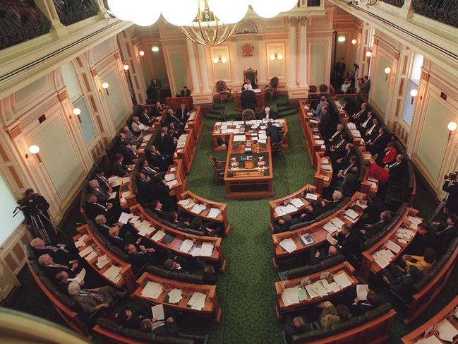 FEBRUARY 20, 1995 : View from public gallery of first sitting of new parliament, 20/02/95. Pic Philip Norrish. Queensland / Building / Interior