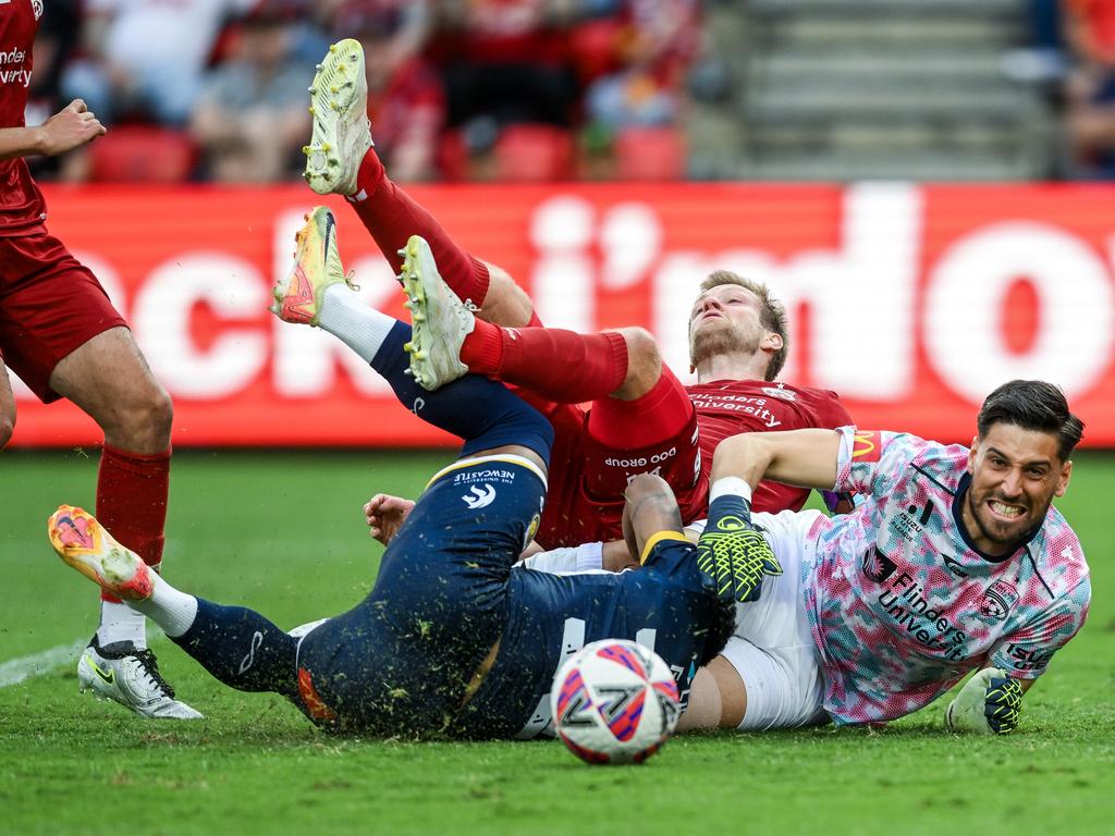 ADELAIDE, AUSTRALIA - OCTOBER 26: Victor Correia Da Silva of the Mariners heads the ball tackled by Ryan Kitto of Adelaide United and James Delianov goalkeeper of Adelaide United during the round two A-League Men match between Adelaide United and Central Coast Mariners at Coopers Stadium, on October 26, 2024, in Adelaide, Australia. (Photo by Mark Brake/Getty Images)