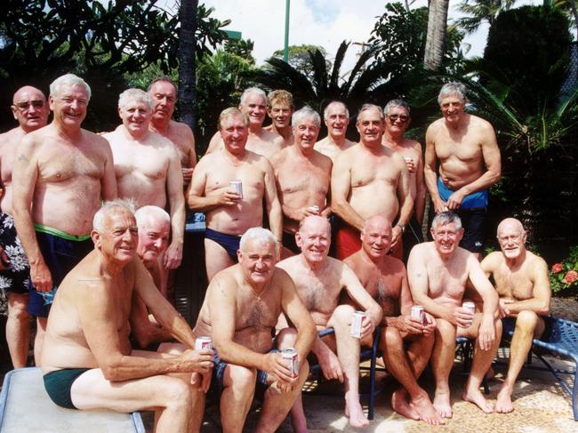Back row: Lindsay Fox, Brian Muir, Ian Synman, John McMillan, Peter Clancy, Bill Stephens, Ken Kupsch, Phil Stephenson, Geoff Fehan, Ray Croff, Laurie Stephenson and Neil Roberts. Front row: Ian Rowland, Lance Oswald, Ian Drohan, Brian McCarthy, Roger Head, Leo Garlick and Bob Muir.