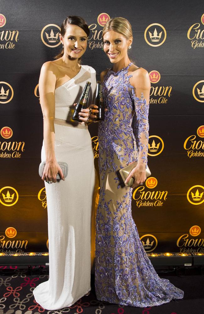 Lovely ladies: Kylie Brown and Haley Adcock enjoy a beer. Picture: Dave Goudie – Eagle Image