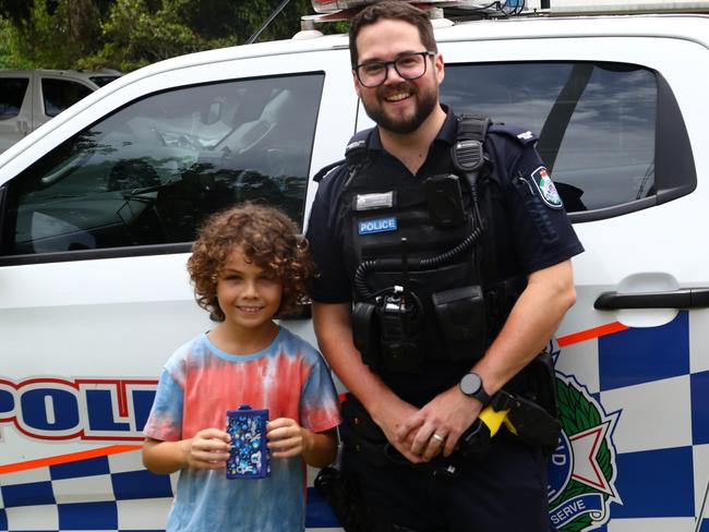 After reuniting Ryken with his lost wallet Constable Liam Knox gave the aspiring tennis player an inside look of a police car.